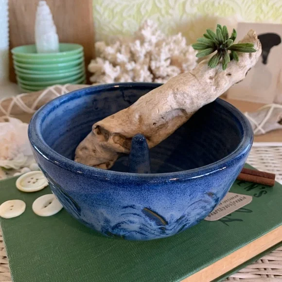 Vintage Handmade Pottery Bowl 🥣 Unique Home Decor / Kitchen / Gift / Baking - Picture 3 of 11